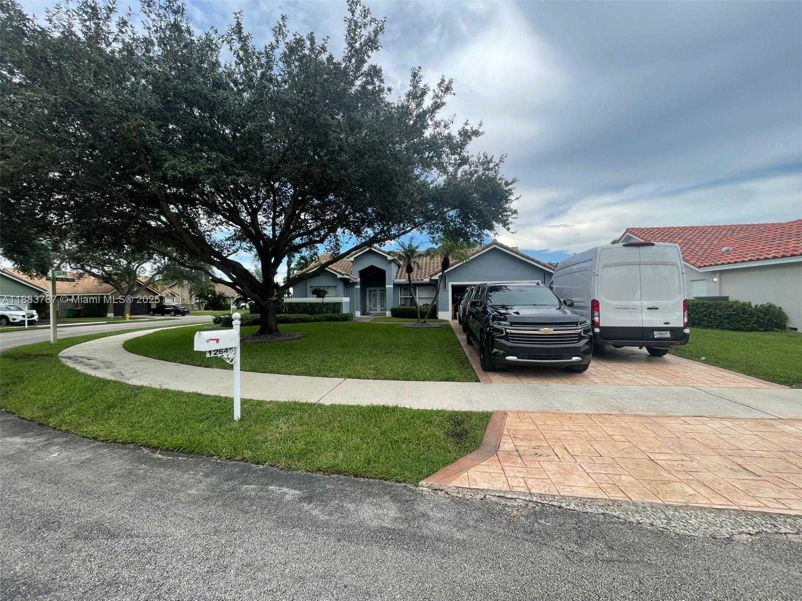 Small Image of 12645 SOUTH WEST 9TH PL, Davie Number 4