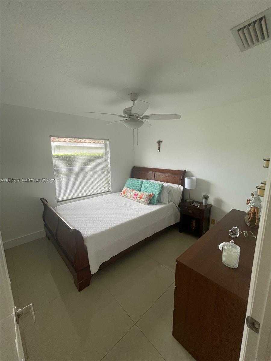 Small Image of 12645 SOUTH WEST 9TH PL, Davie Number 42