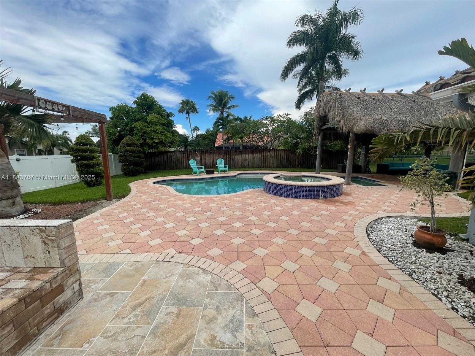 Small Image of 12645 SOUTH WEST 9TH PL, Davie Number 7