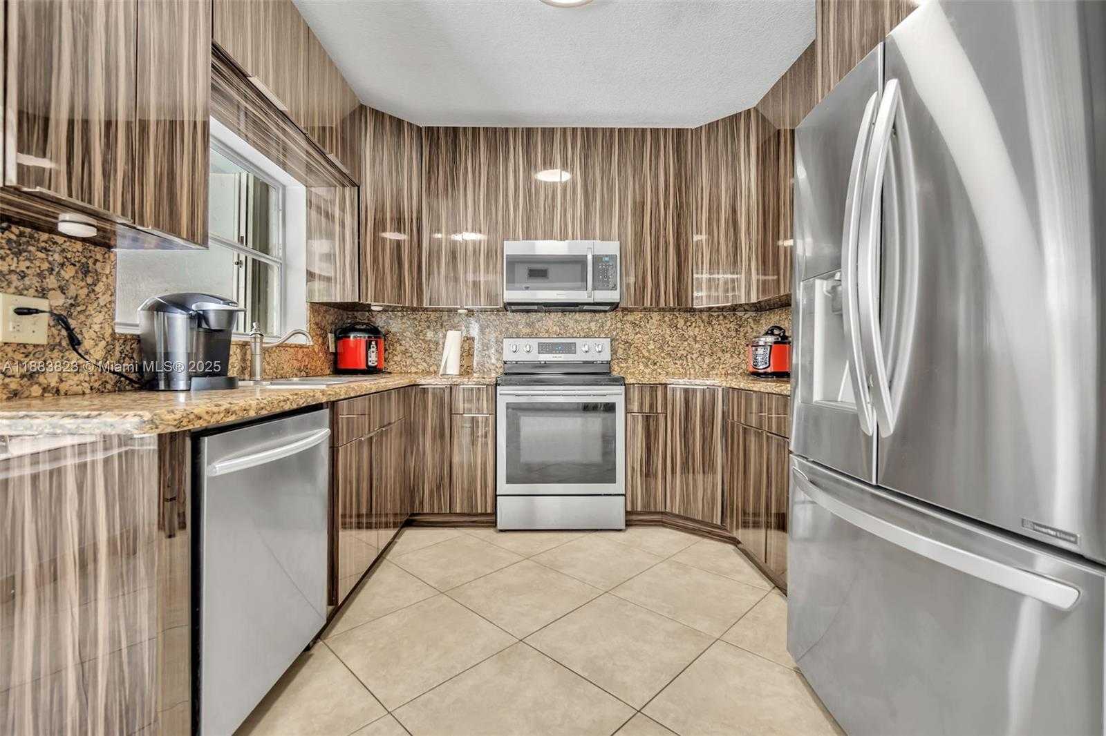Small Image of 18868 NORTH WEST 83RD PL, Hialeah Number 10