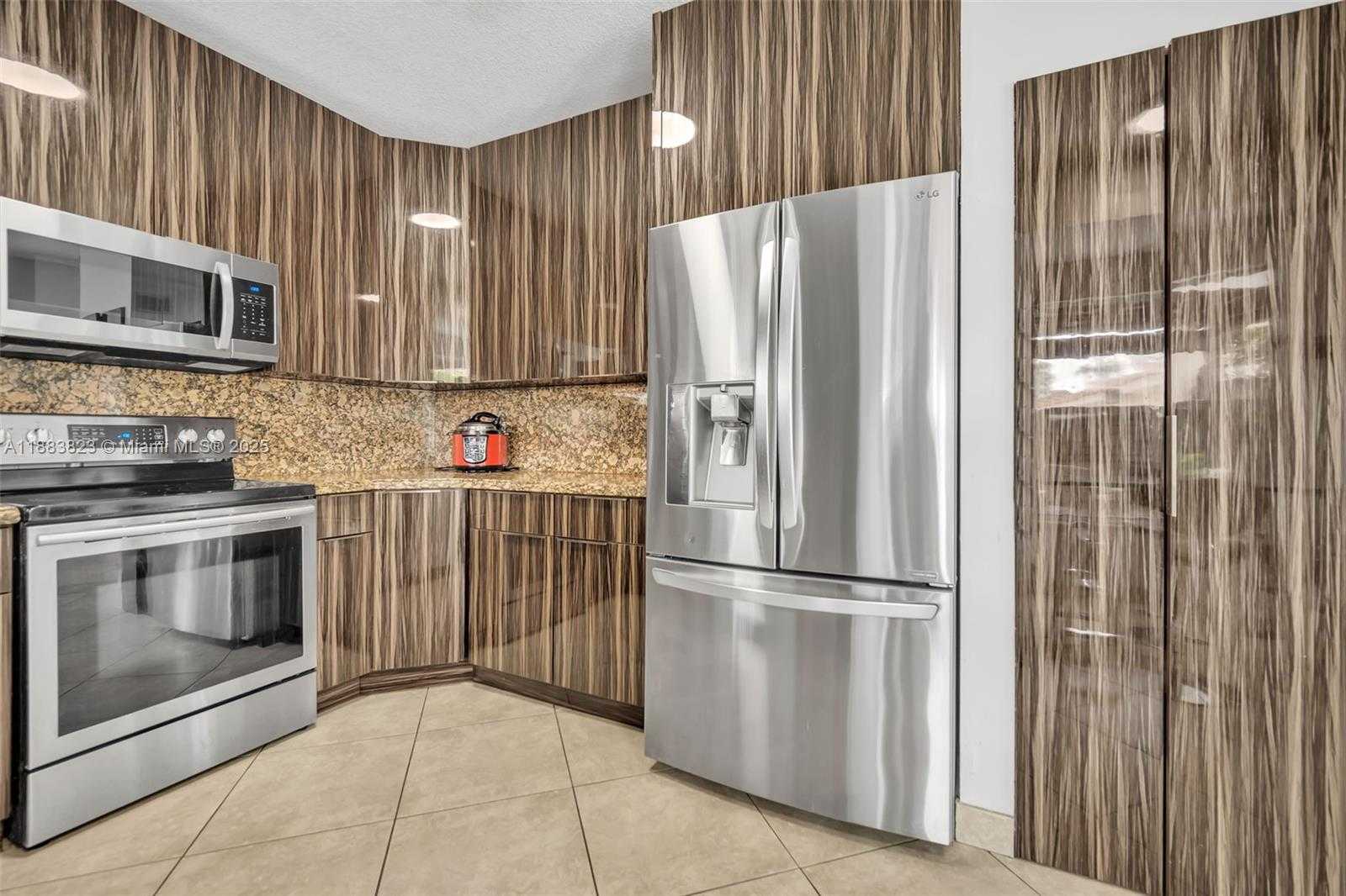 Small Image of 18868 NORTH WEST 83RD PL, Hialeah Number 11