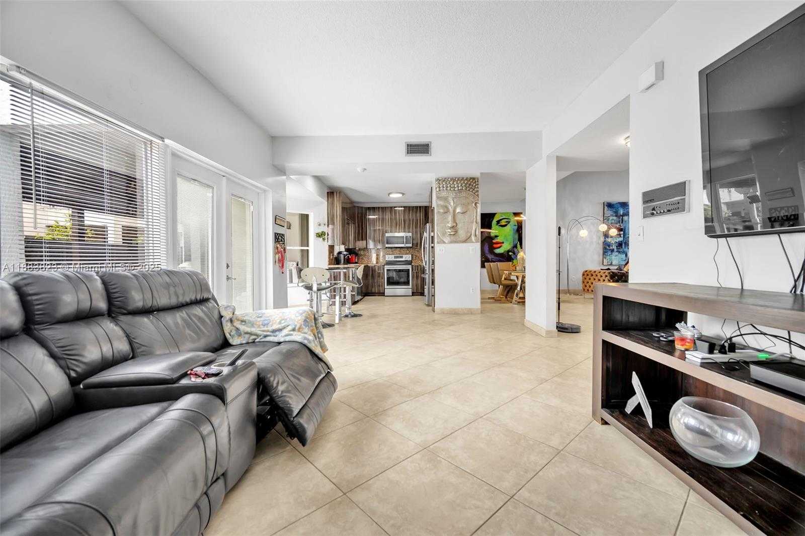 Small Image of 18868 NORTH WEST 83RD PL, Hialeah Number 15
