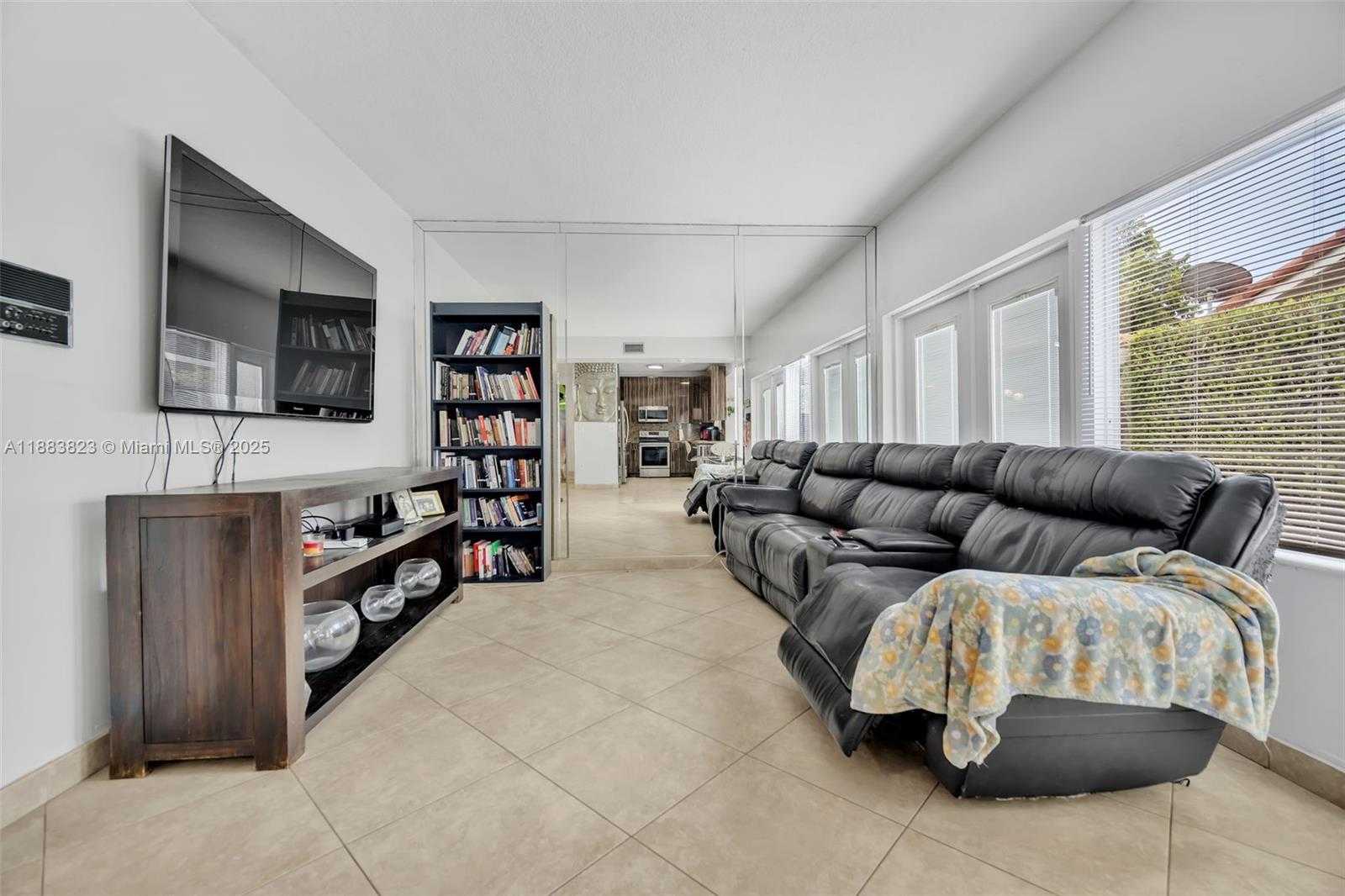 Small Image of 18868 NORTH WEST 83RD PL, Hialeah Number 16