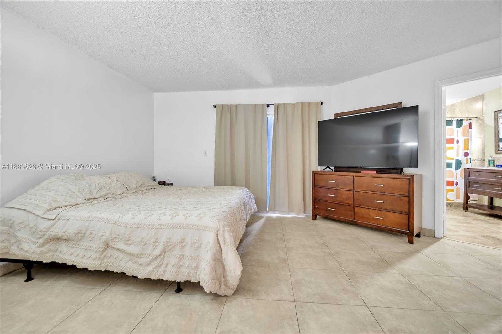 Small Image of 18868 NORTH WEST 83RD PL, Hialeah Number 20
