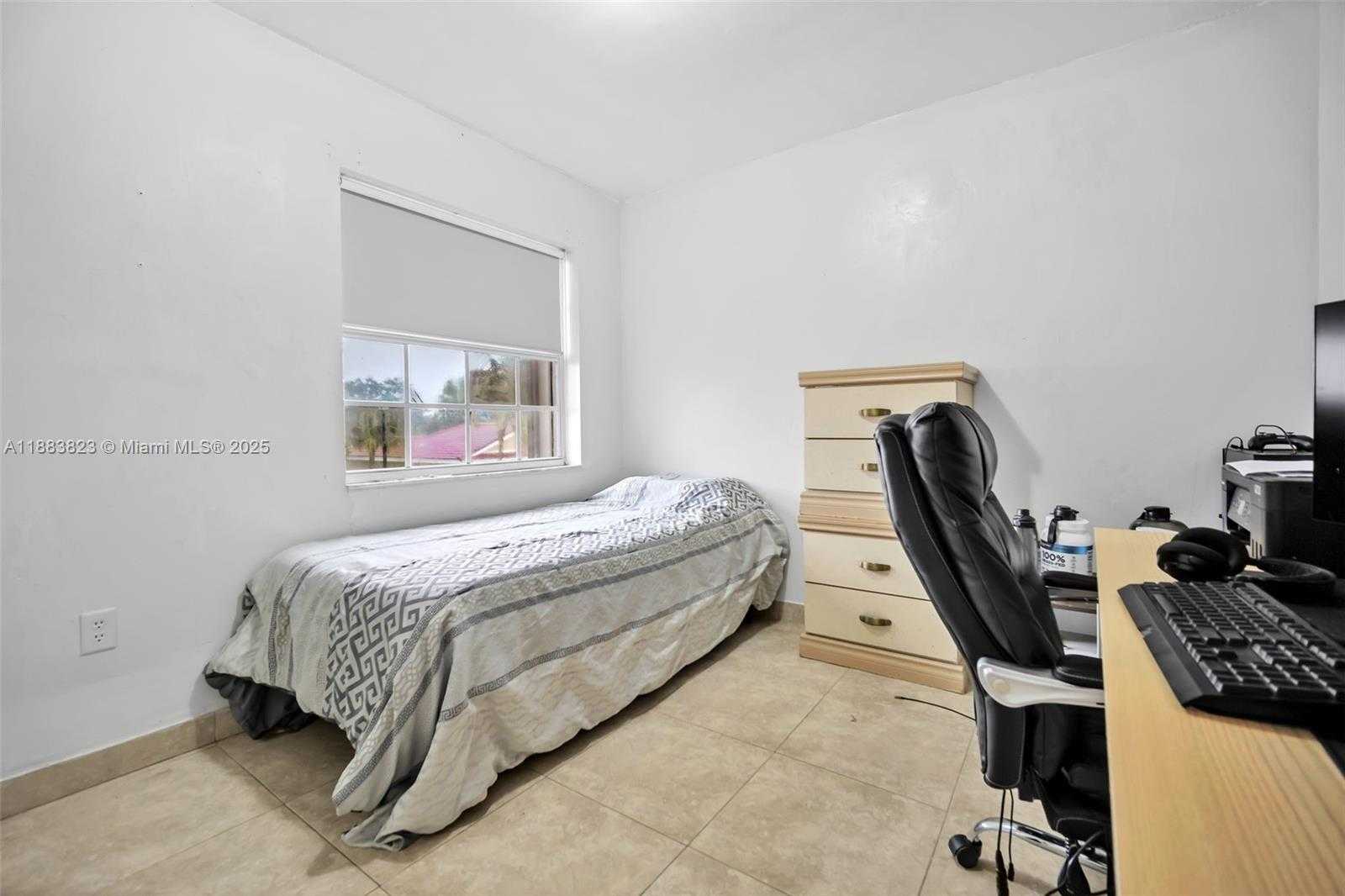 Small Image of 18868 NORTH WEST 83RD PL, Hialeah Number 23