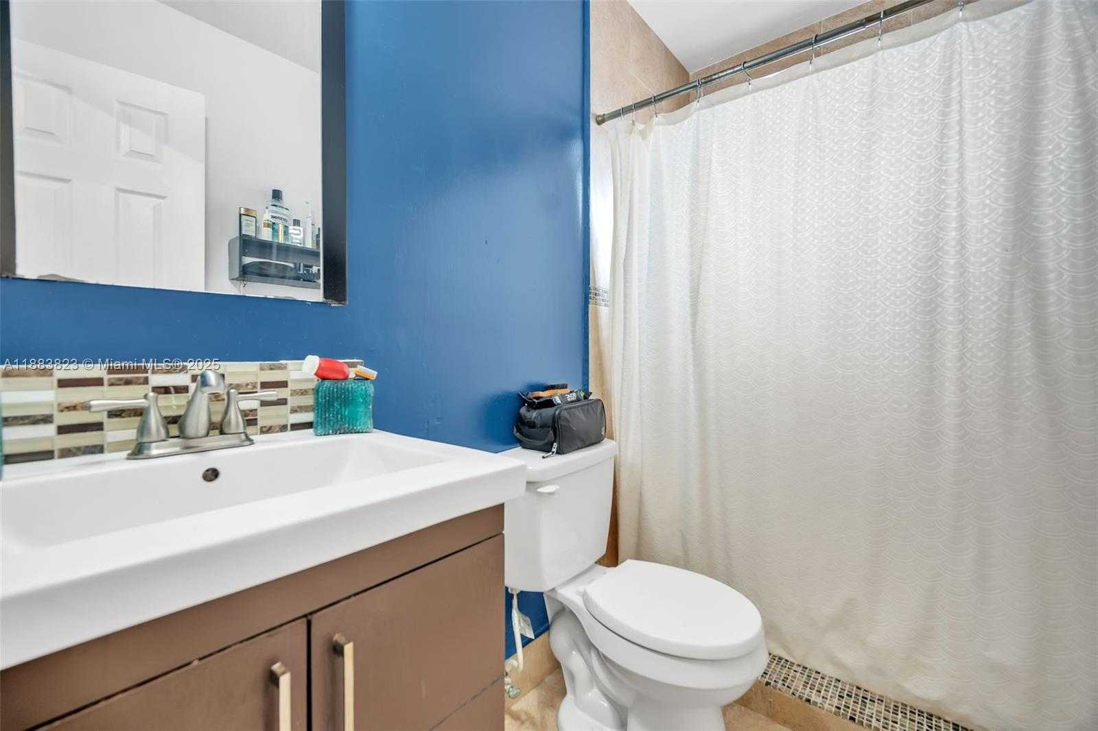 Small Image of 18868 NORTH WEST 83RD PL, Hialeah Number 24