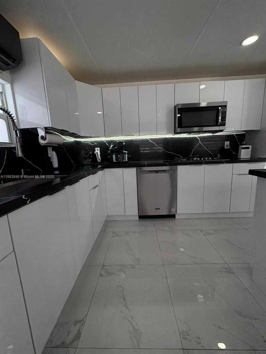 Small Image of 3361 NORTH WEST 207TH ST, Miami Gardens Number 10