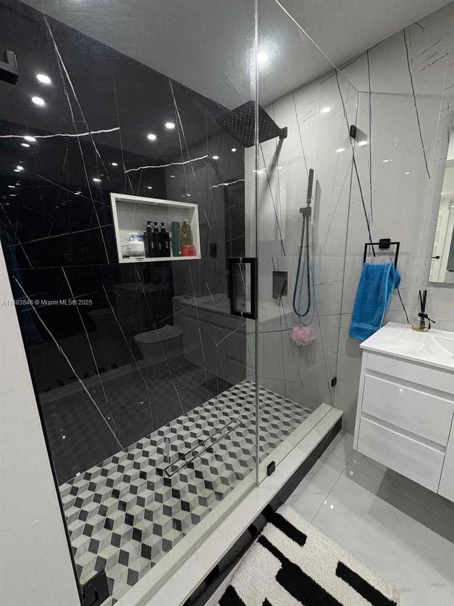 Small Image of 3361 NORTH WEST 207TH ST, Miami Gardens Number 12