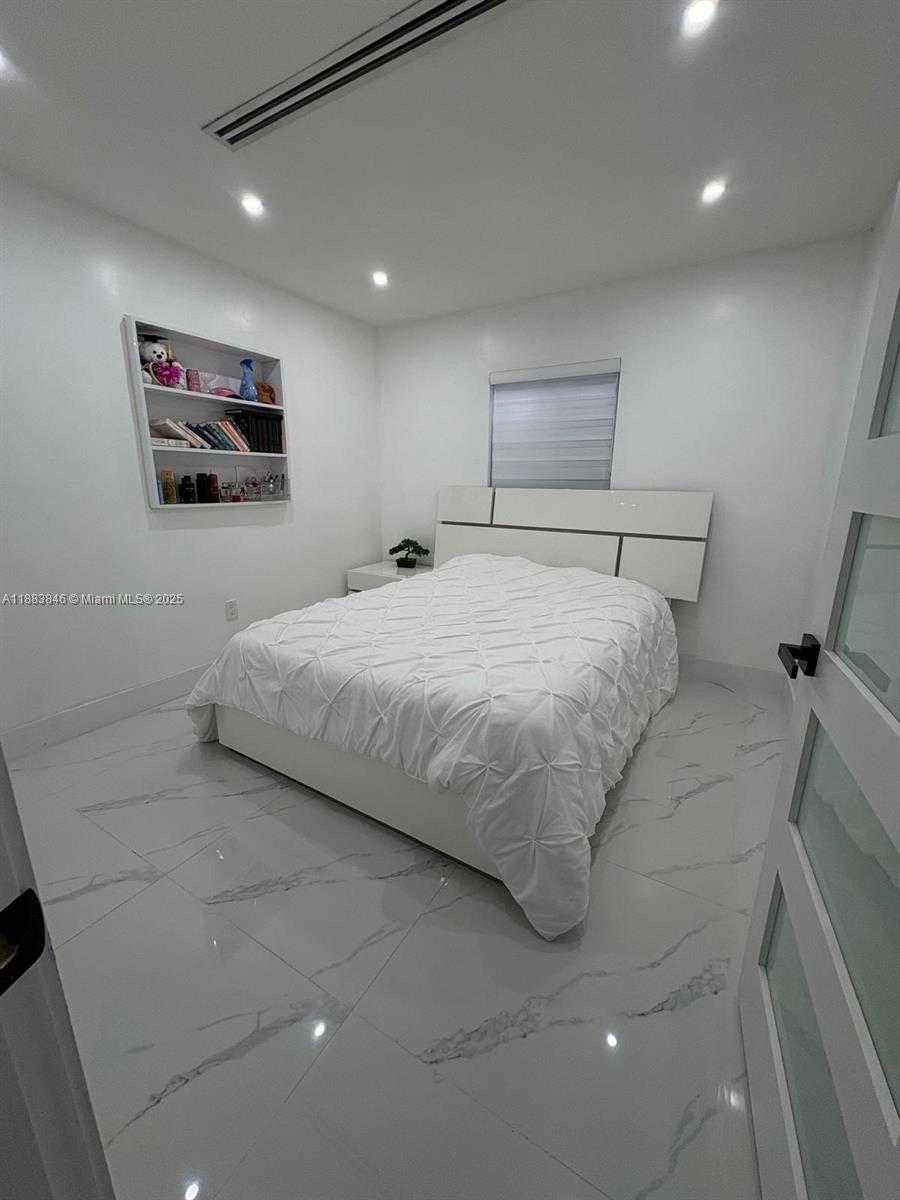 Small Image of 3361 NORTH WEST 207TH ST, Miami Gardens Number 17