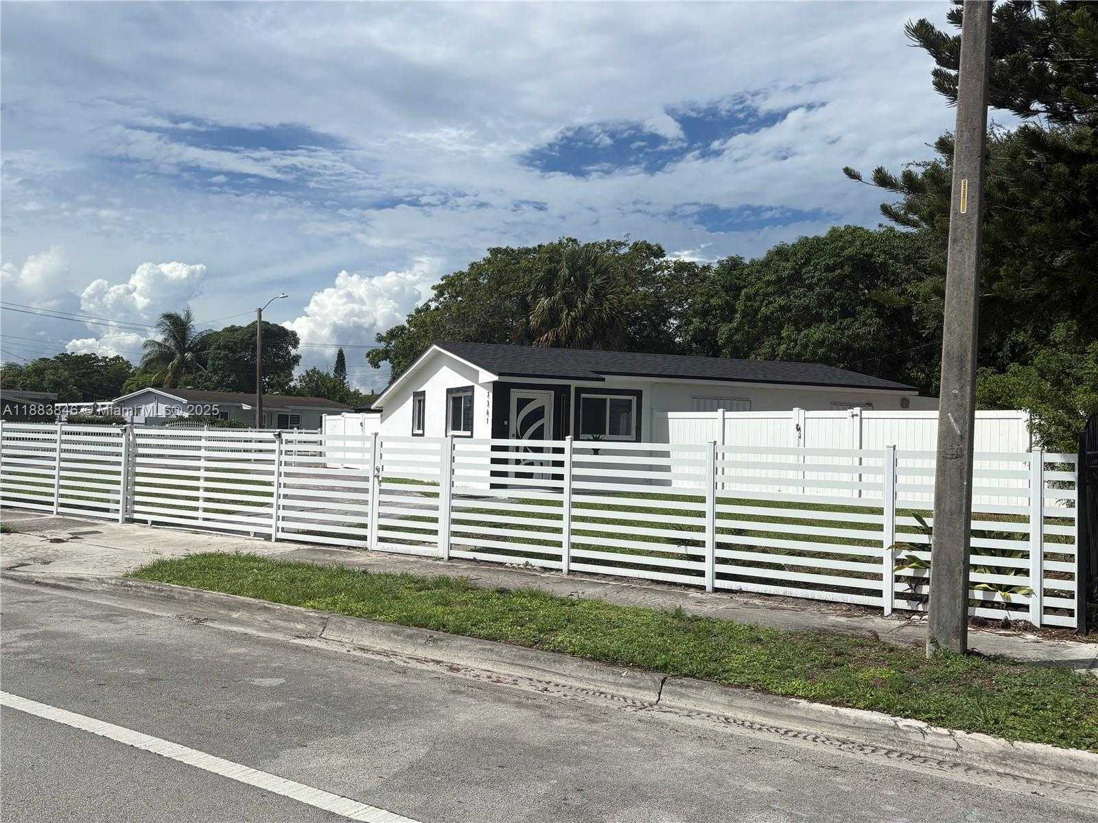 Small Image of 3361 NORTH WEST 207TH ST, Miami Gardens Number 3