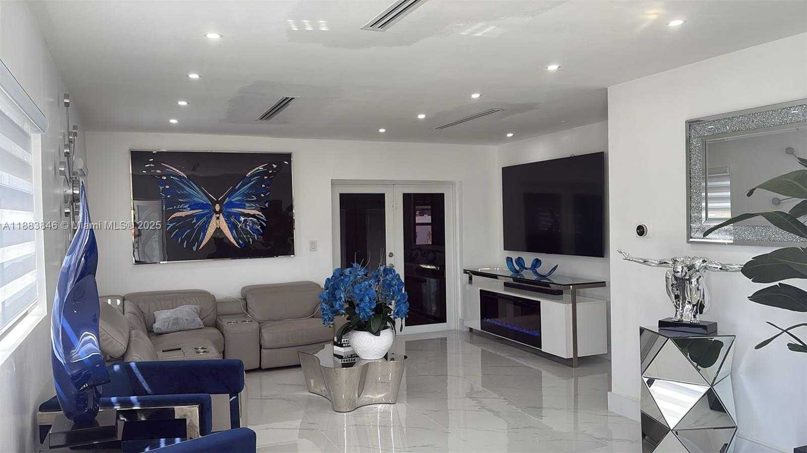 Small Image of 3361 NORTH WEST 207TH ST, Miami Gardens Number 4