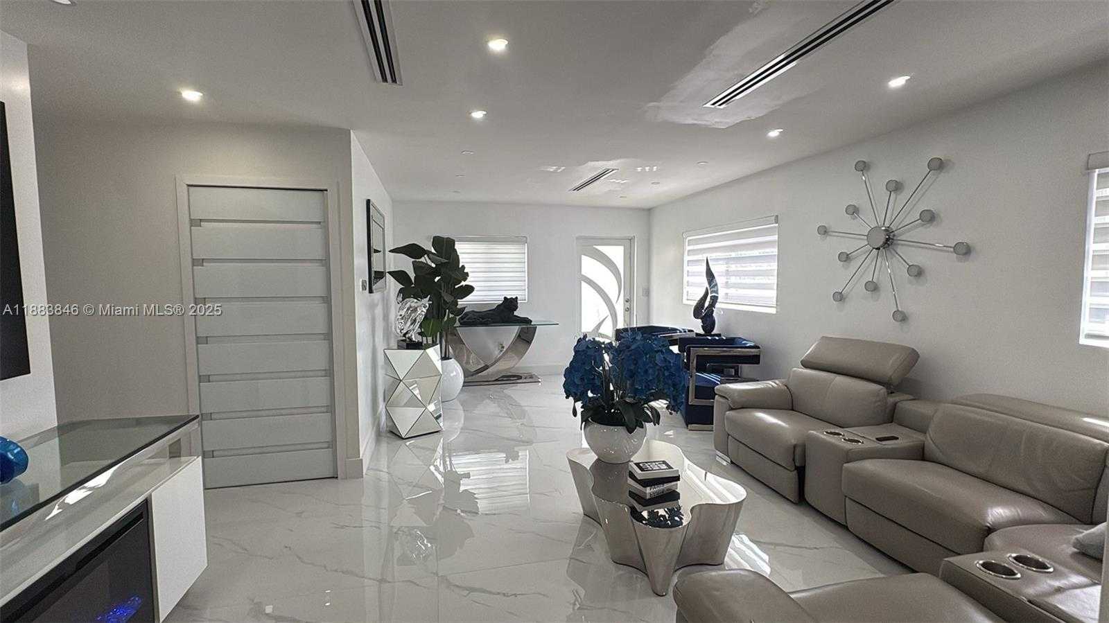 Small Image of 3361 NORTH WEST 207TH ST, Miami Gardens Number 6