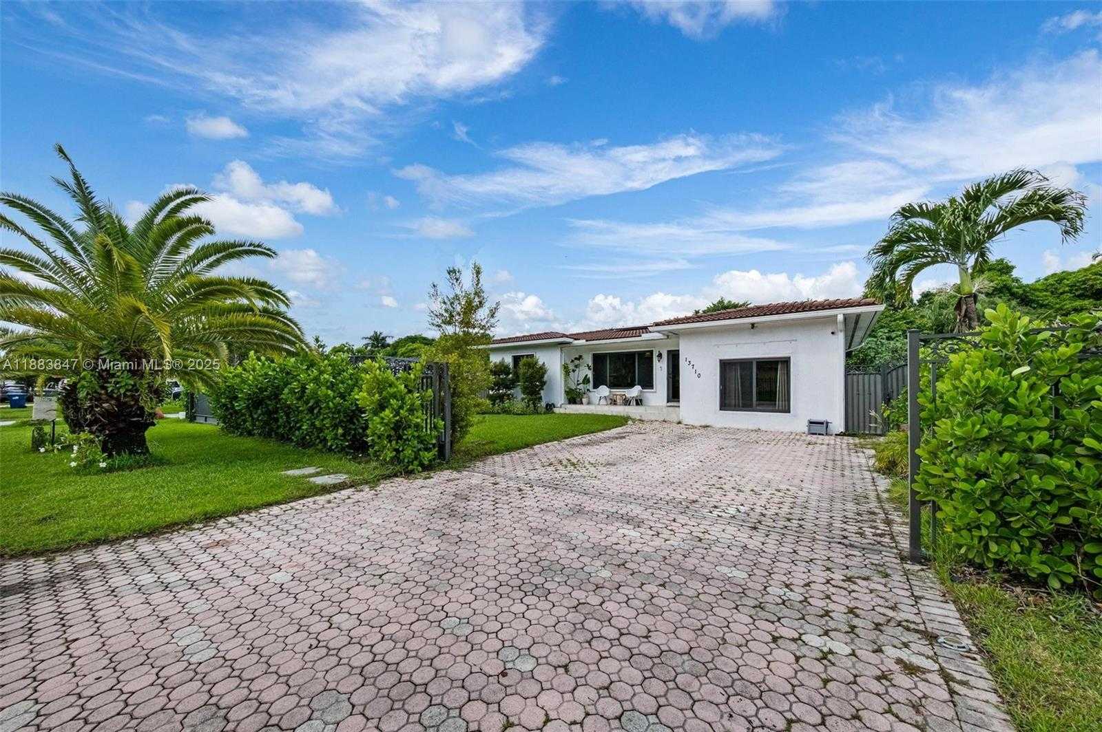 Small Image of 13710 NORTH EAST 1ST AVE, Miami Number 2
