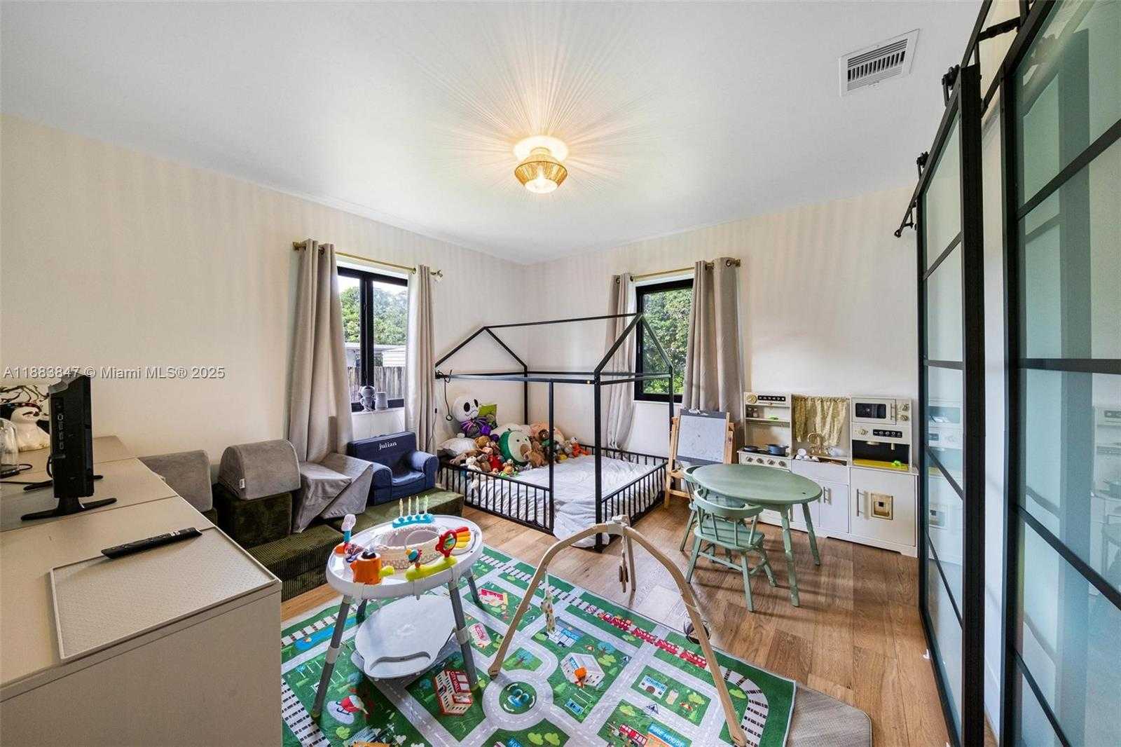 Small Image of 13710 NORTH EAST 1ST AVE, Miami Number 21