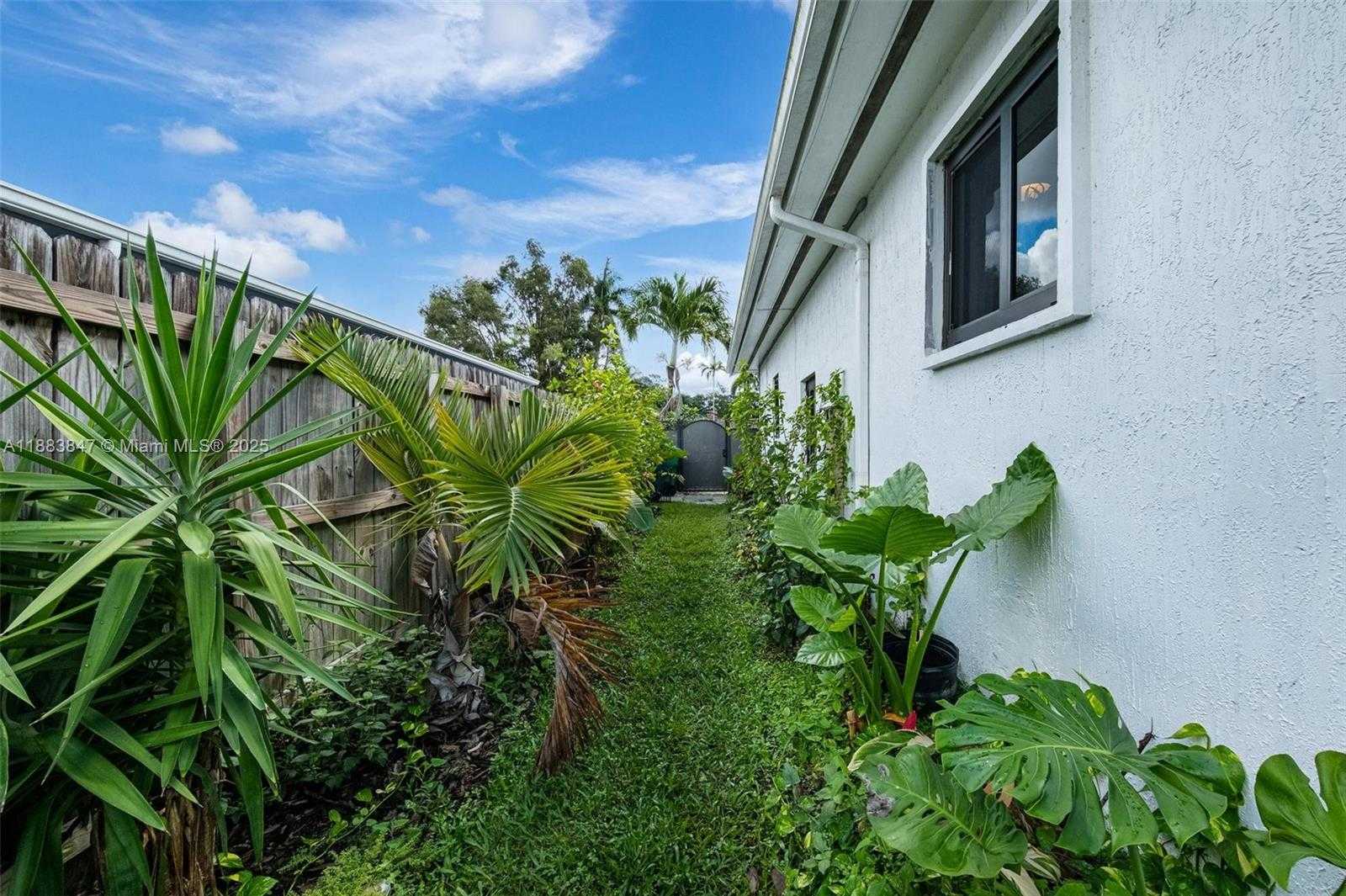 Small Image of 13710 NORTH EAST 1ST AVE, Miami Number 32