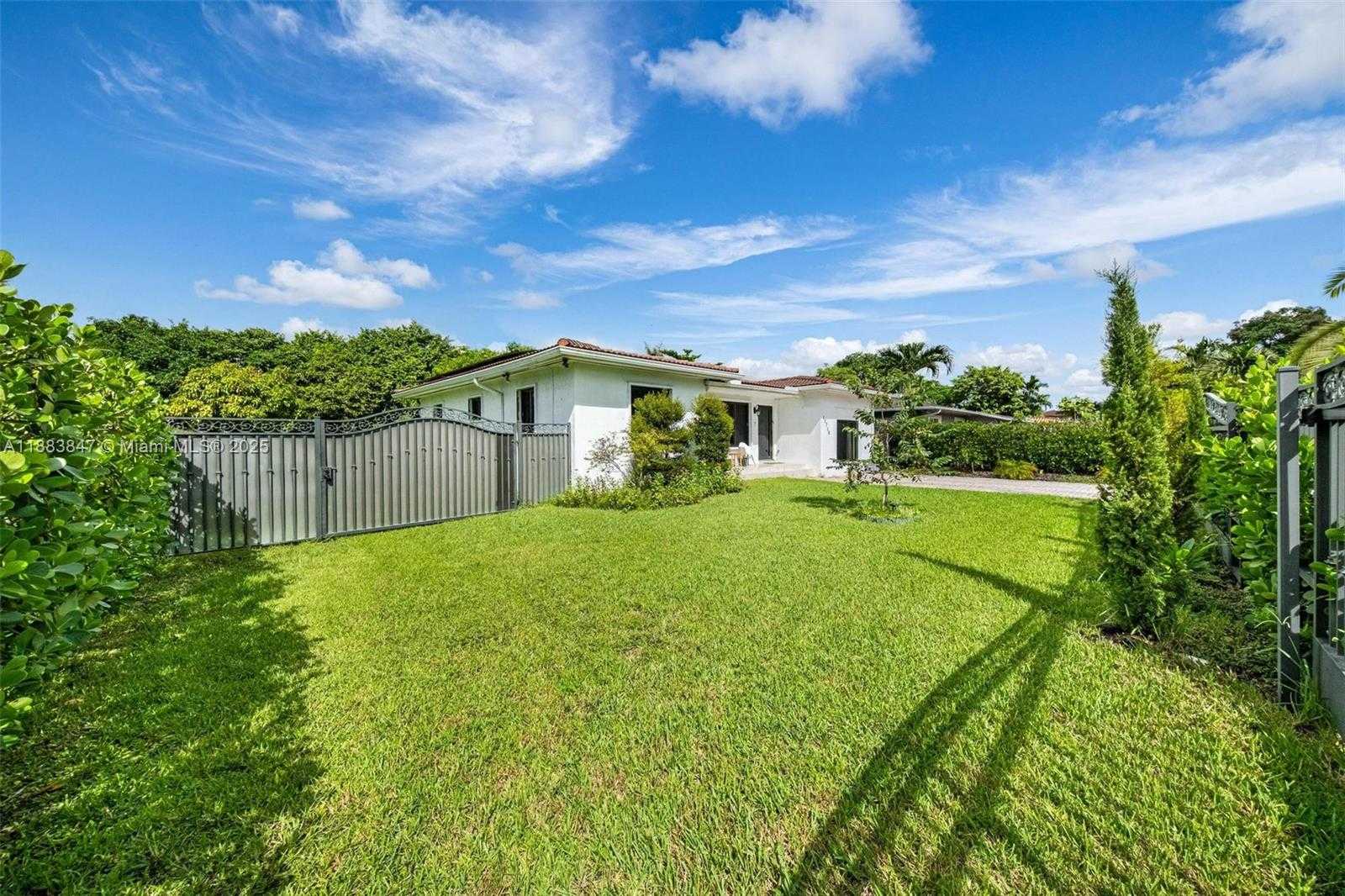 Small Image of 13710 NORTH EAST 1ST AVE, Miami Number 5