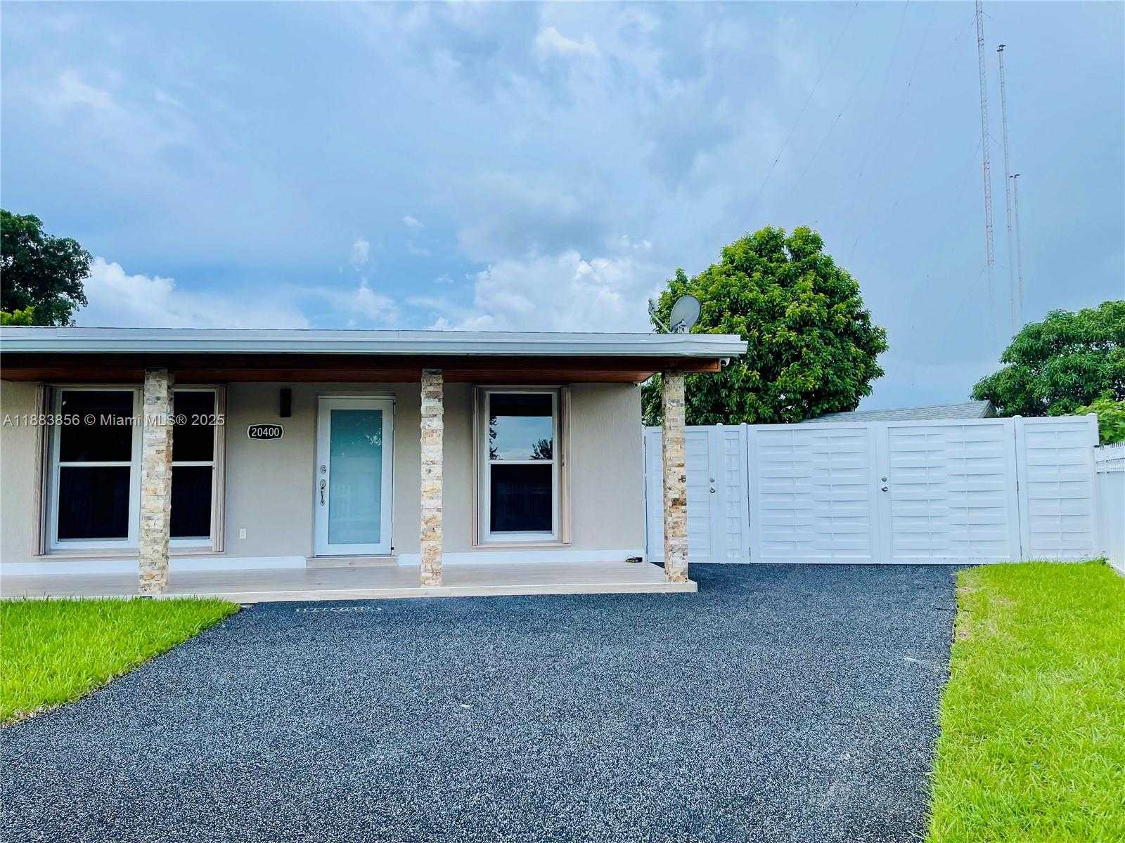 Small Image of 20400 NORTH WEST 40TH CT, Miami Gardens Number 11