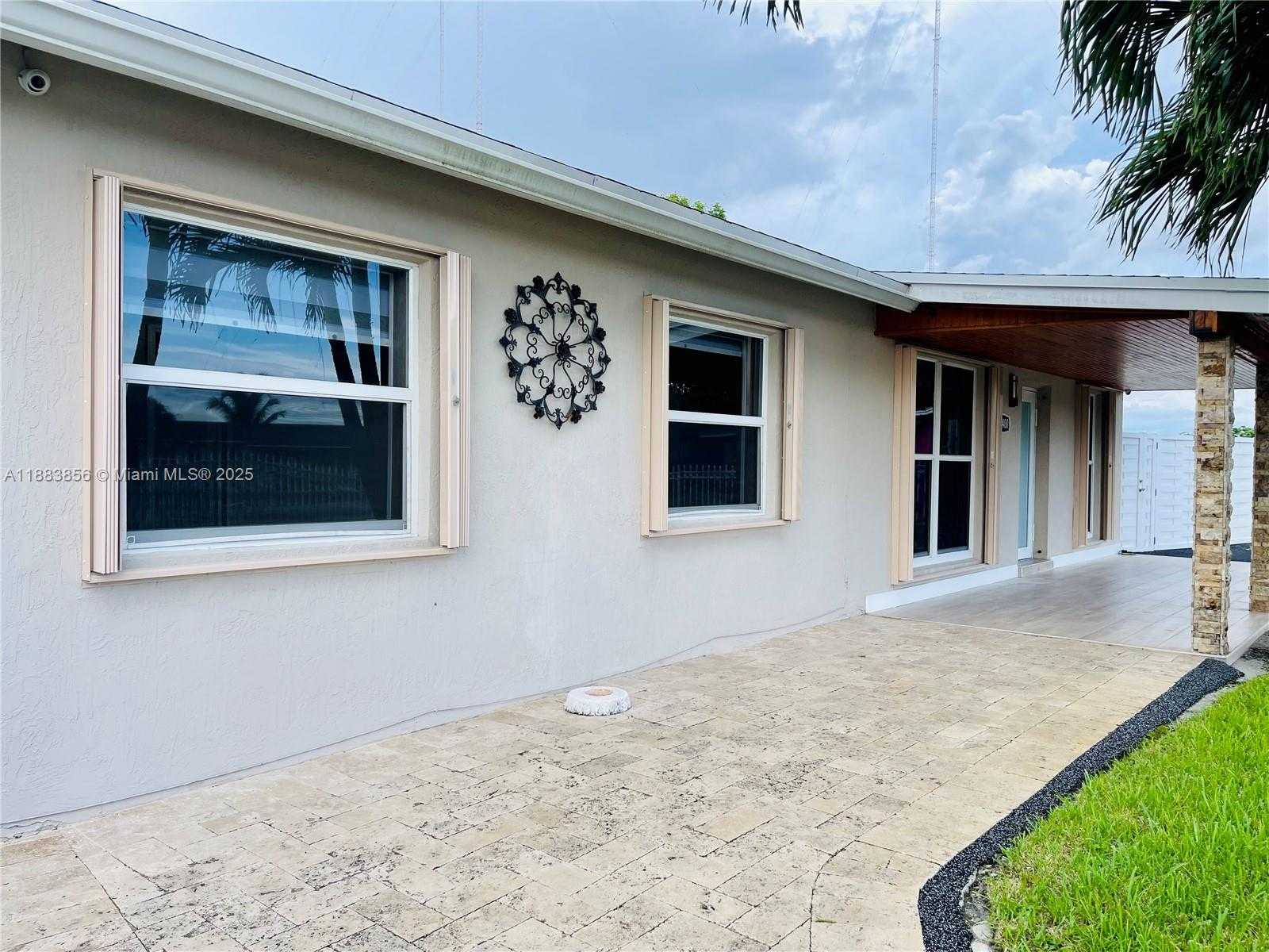 Small Image of 20400 NORTH WEST 40TH CT, Miami Gardens Number 14