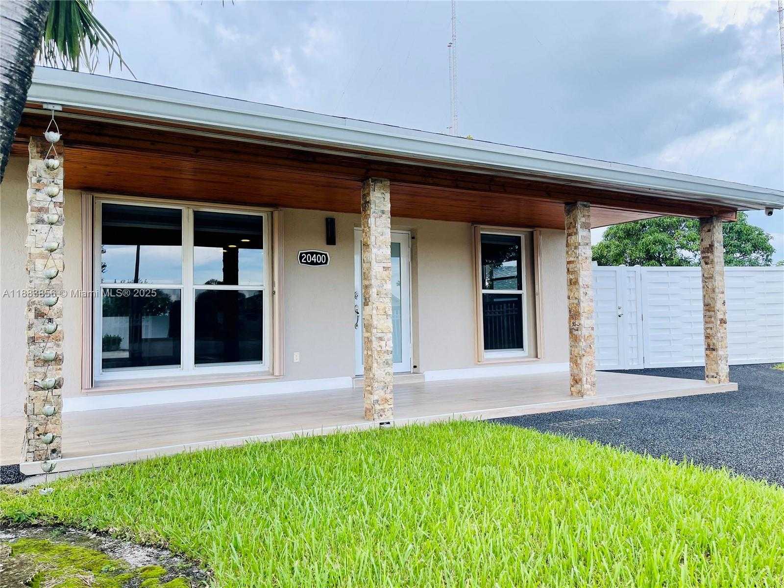 Small Image of 20400 NORTH WEST 40TH CT, Miami Gardens Number 16