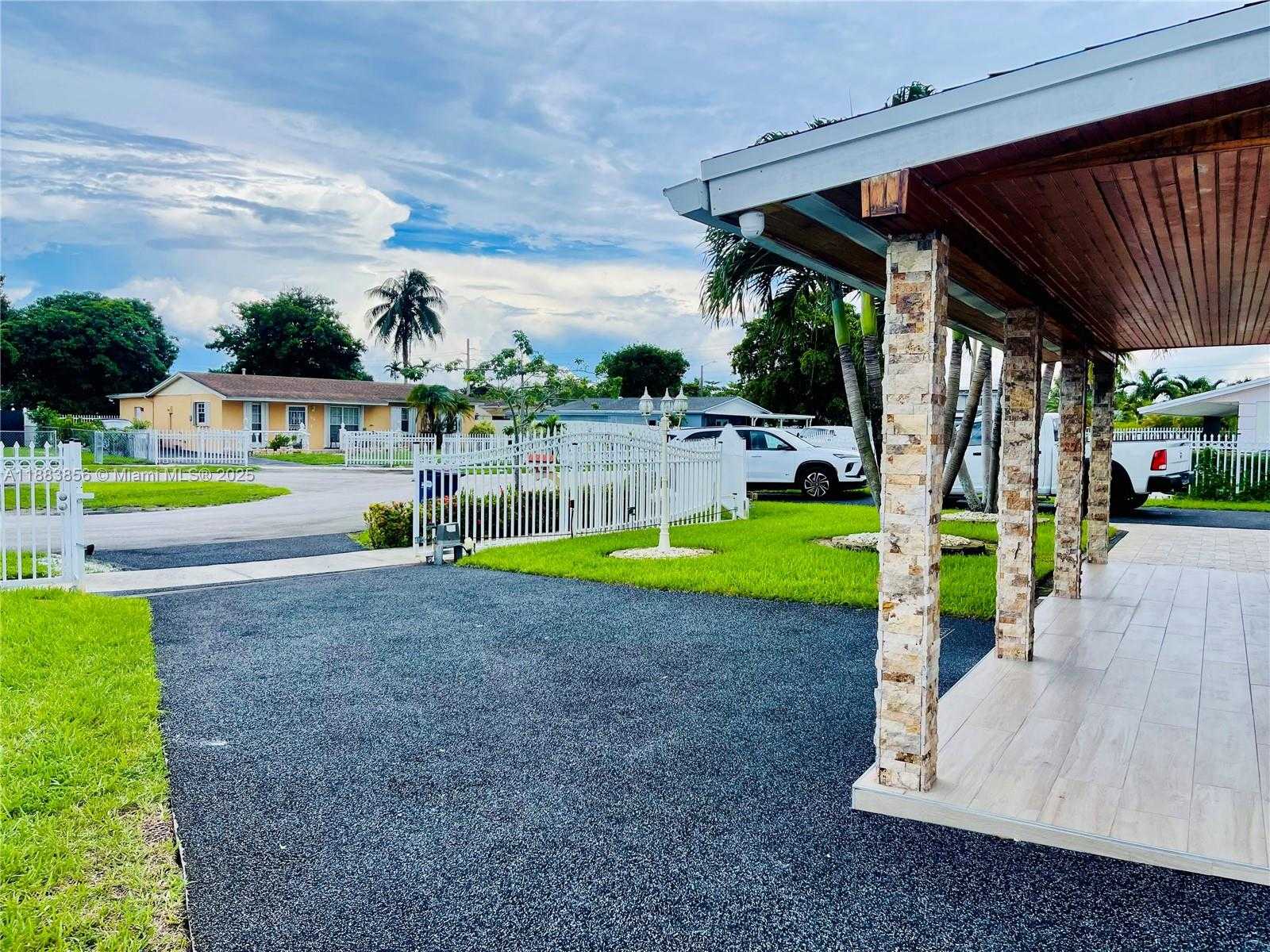 Small Image of 20400 NORTH WEST 40TH CT, Miami Gardens Number 19