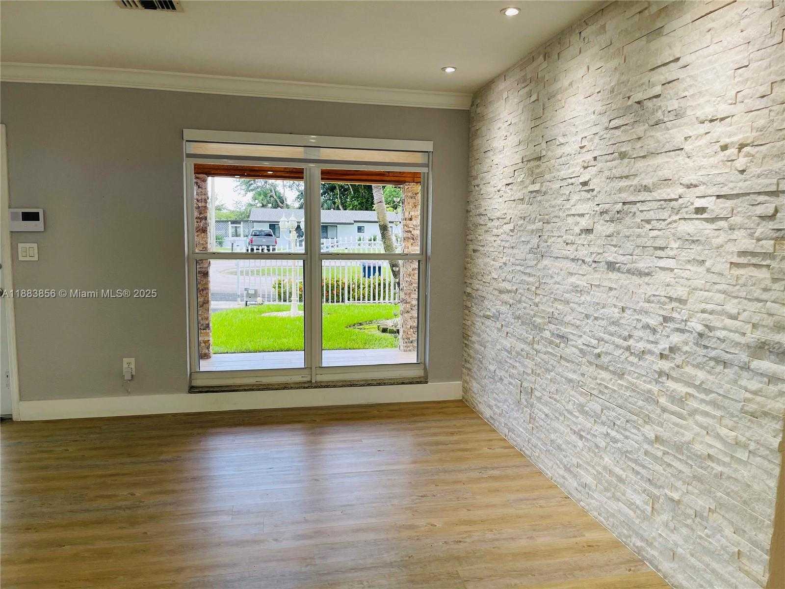 Small Image of 20400 NORTH WEST 40TH CT, Miami Gardens Number 24