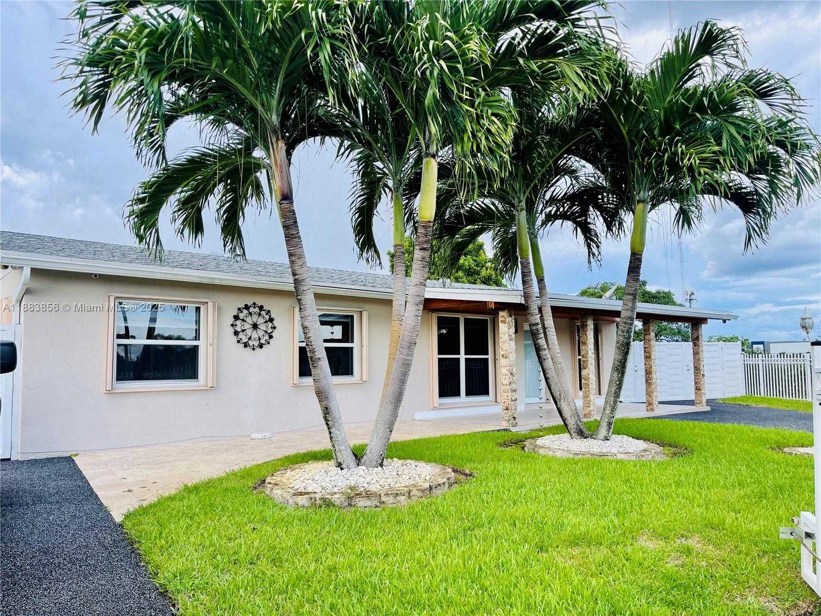 Small Image of 20400 NORTH WEST 40TH CT, Miami Gardens Number 3