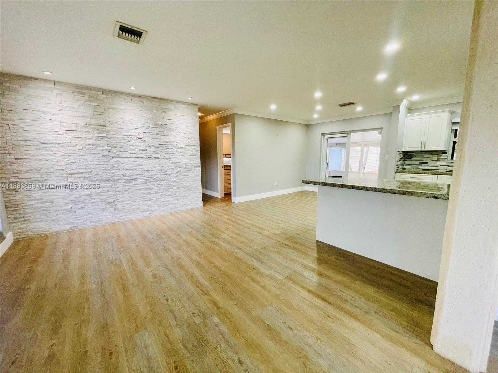 Small Image of 20400 NORTH WEST 40TH CT, Miami Gardens Number 30