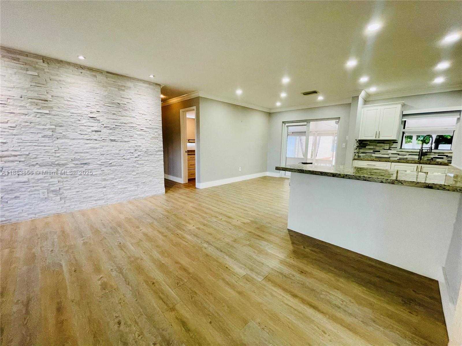Small Image of 20400 NORTH WEST 40TH CT, Miami Gardens Number 31