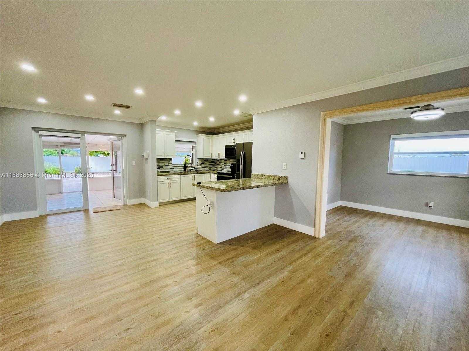 Small Image of 20400 NORTH WEST 40TH CT, Miami Gardens Number 32