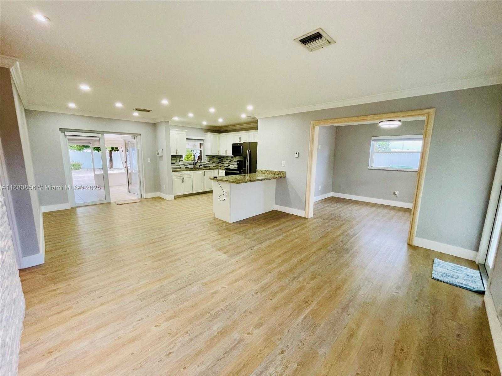 Small Image of 20400 NORTH WEST 40TH CT, Miami Gardens Number 33