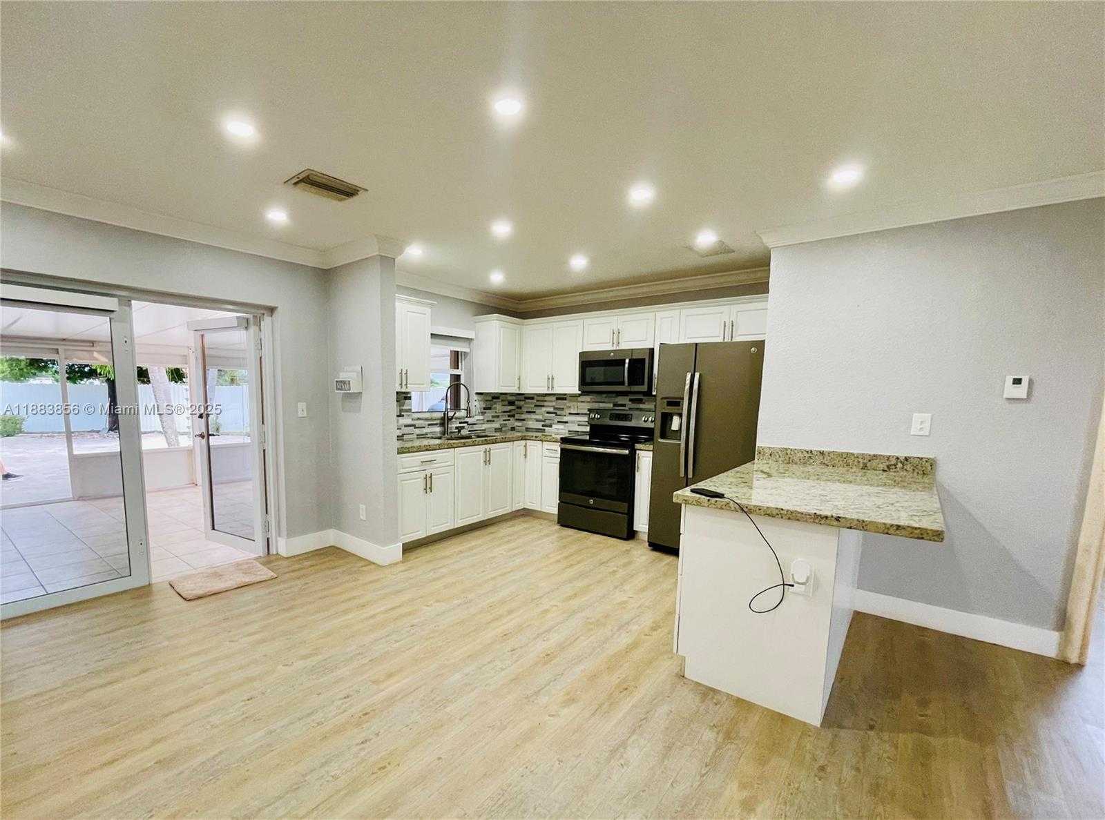 Small Image of 20400 NORTH WEST 40TH CT, Miami Gardens Number 34