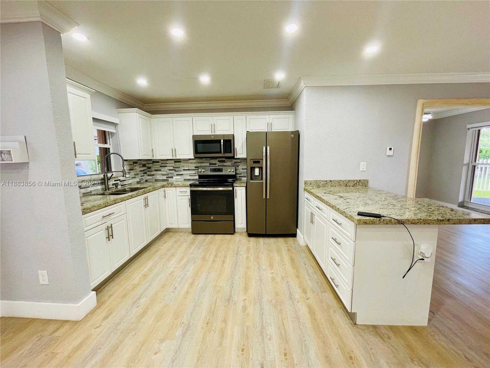 Small Image of 20400 NORTH WEST 40TH CT, Miami Gardens Number 35