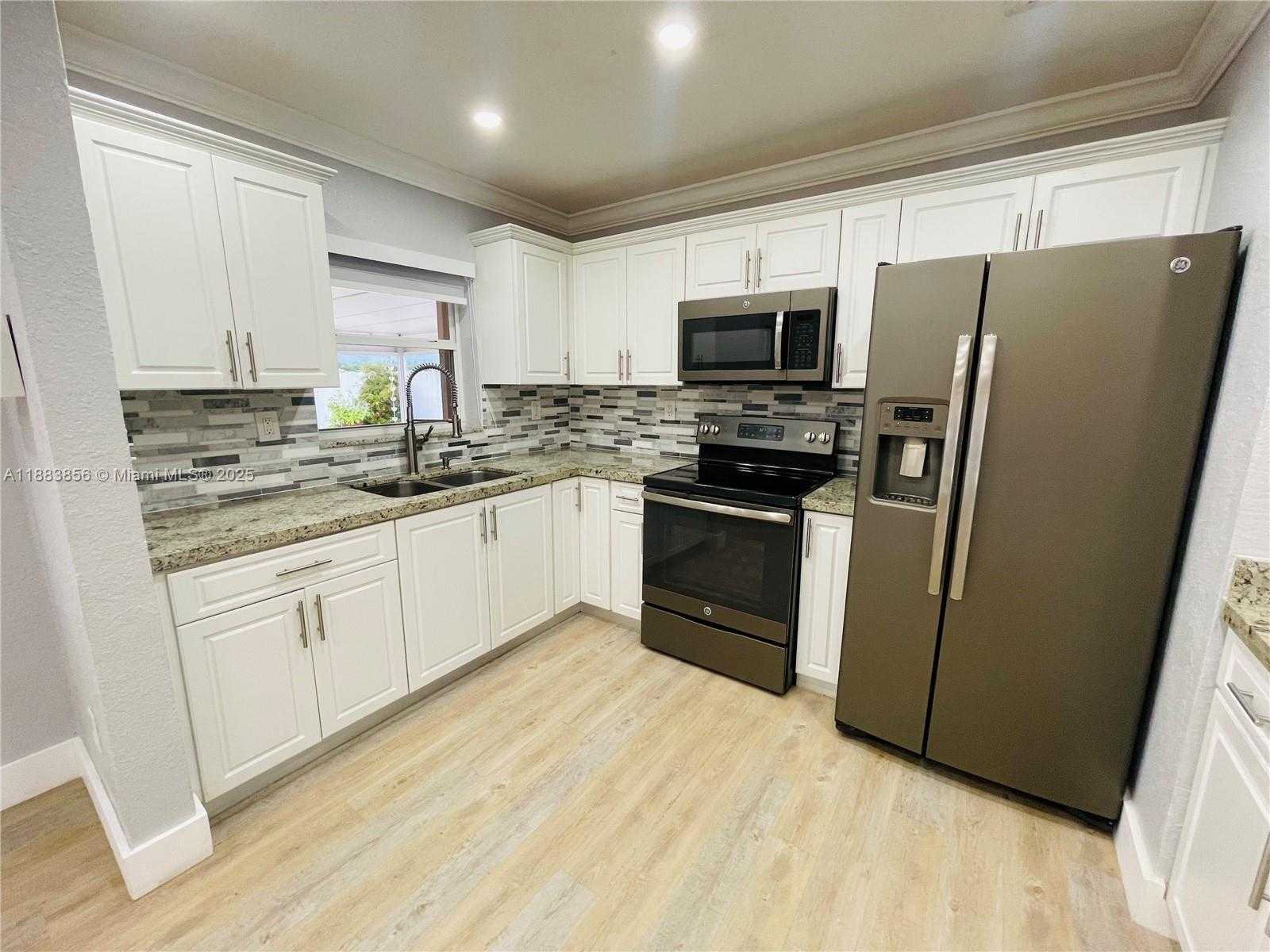 Small Image of 20400 NORTH WEST 40TH CT, Miami Gardens Number 38