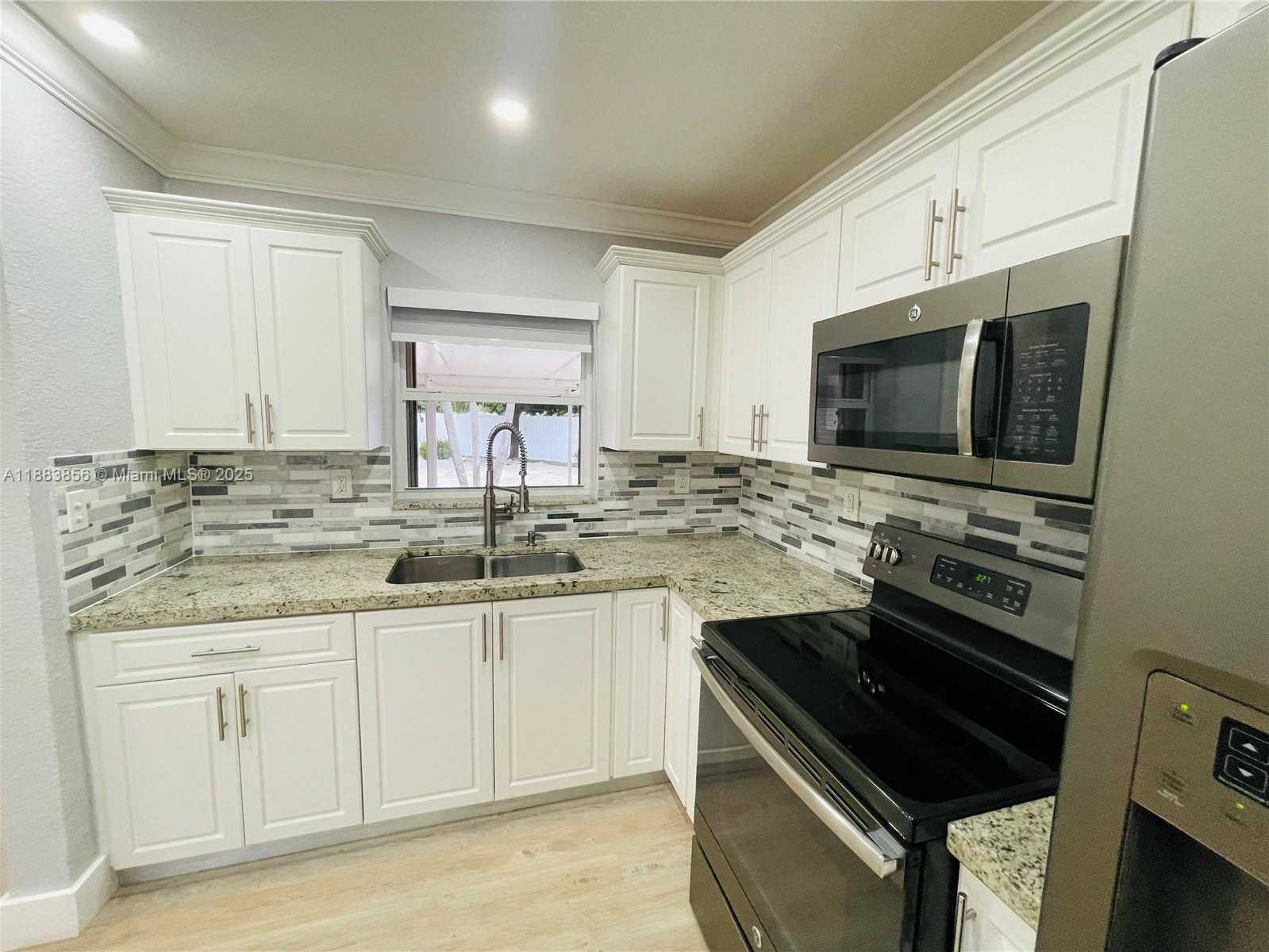 Small Image of 20400 NORTH WEST 40TH CT, Miami Gardens Number 39