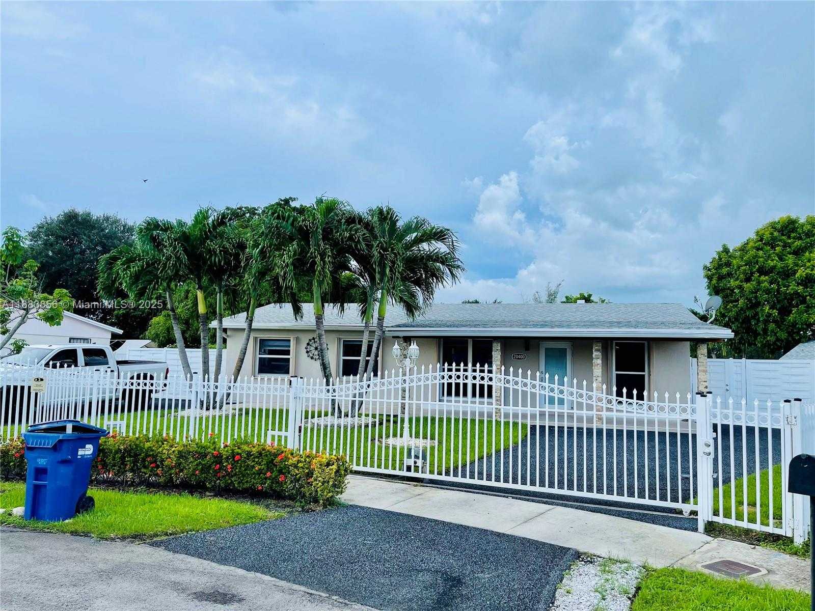 Small Image of 20400 NORTH WEST 40TH CT, Miami Gardens Number 4