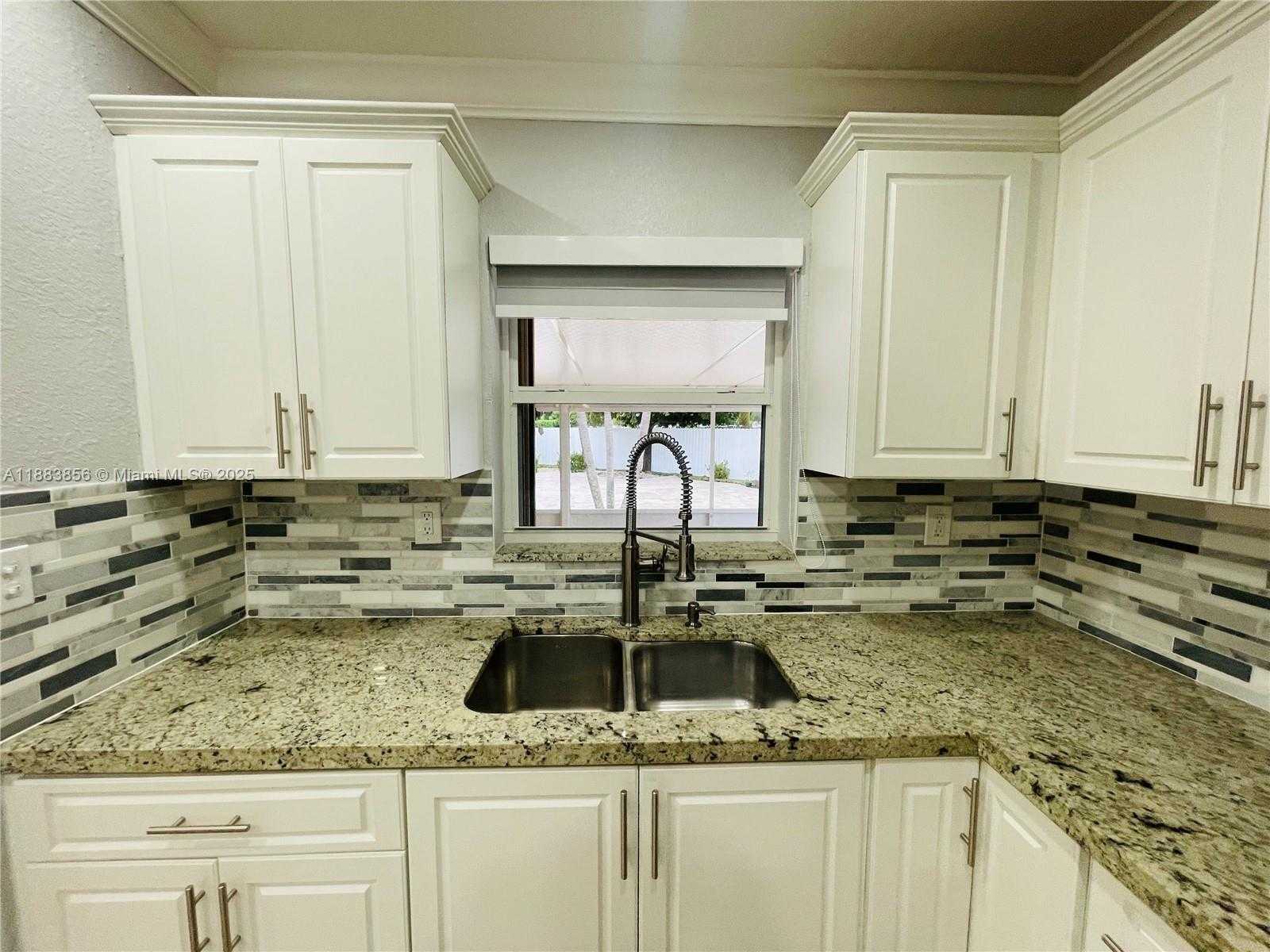 Small Image of 20400 NORTH WEST 40TH CT, Miami Gardens Number 41