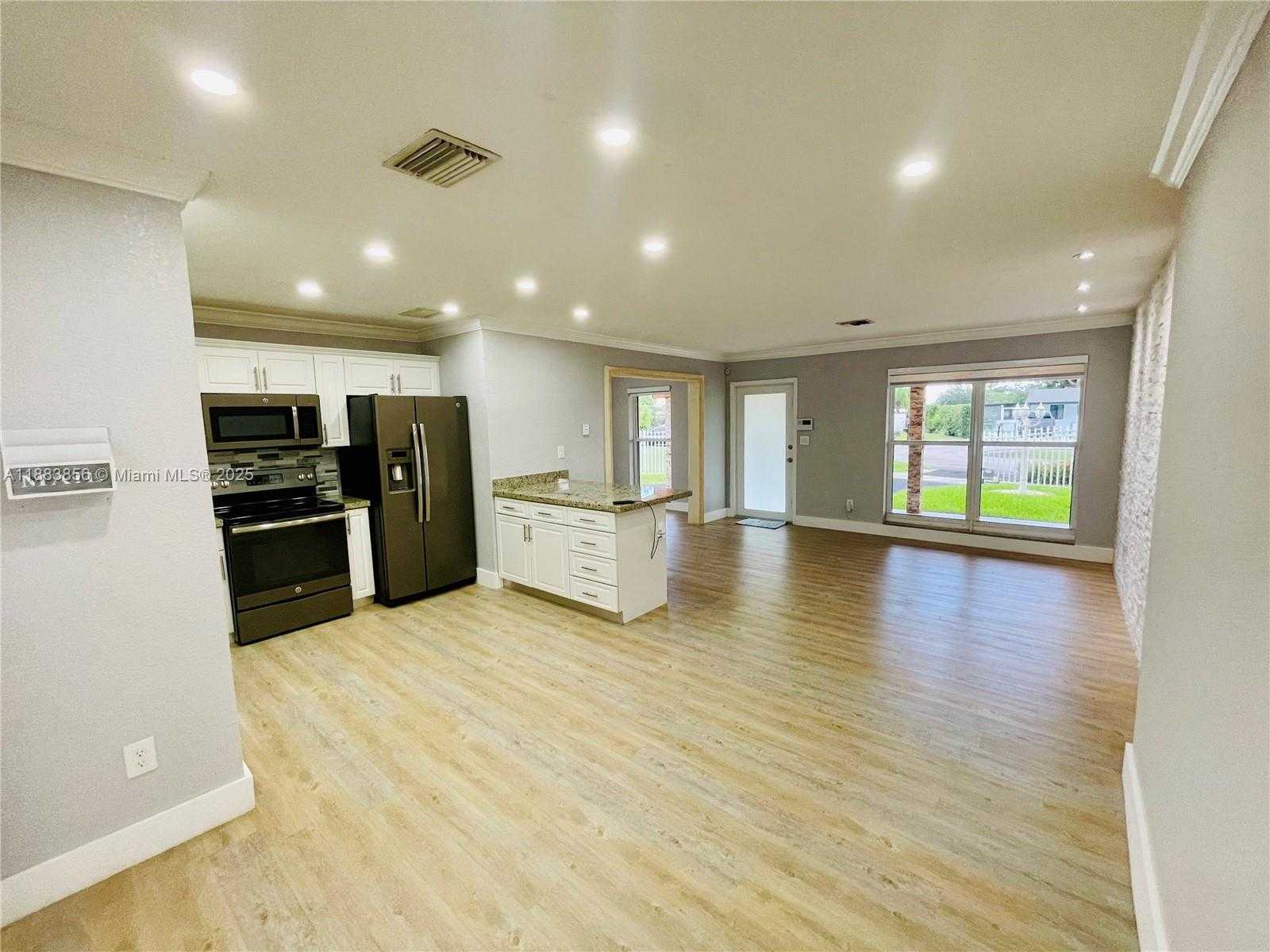 Small Image of 20400 NORTH WEST 40TH CT, Miami Gardens Number 42