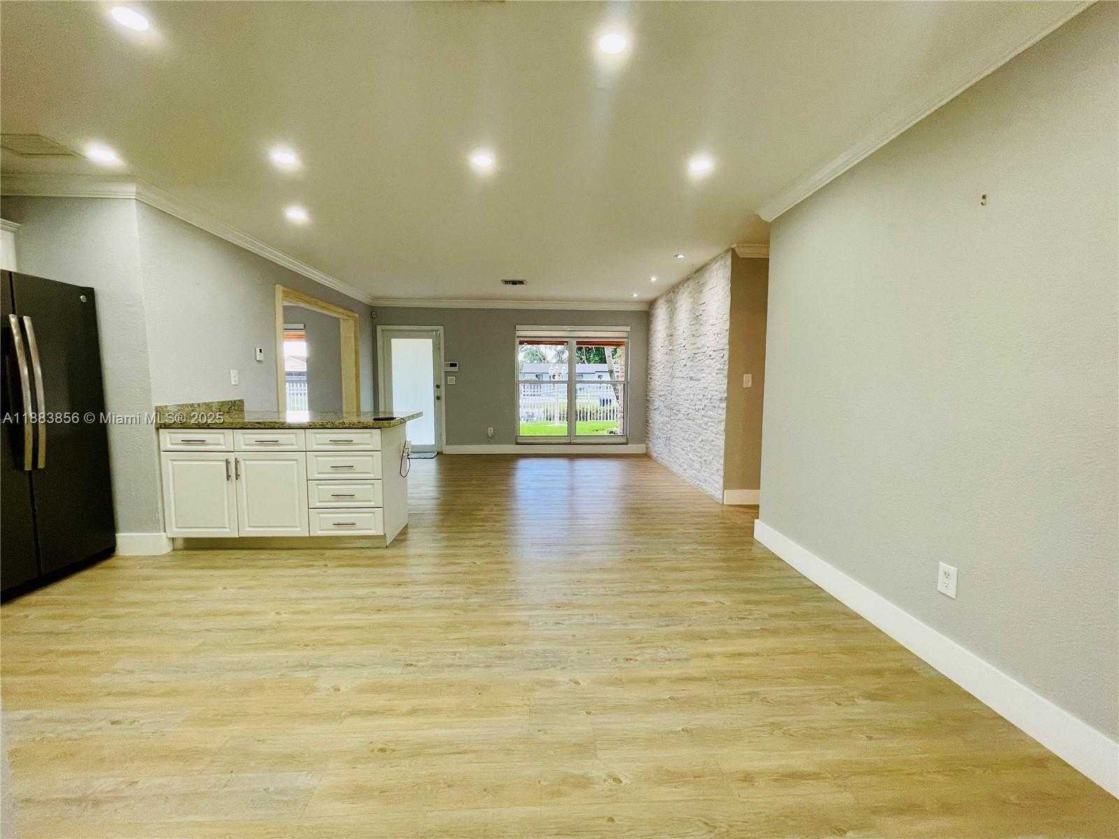 Small Image of 20400 NORTH WEST 40TH CT, Miami Gardens Number 43