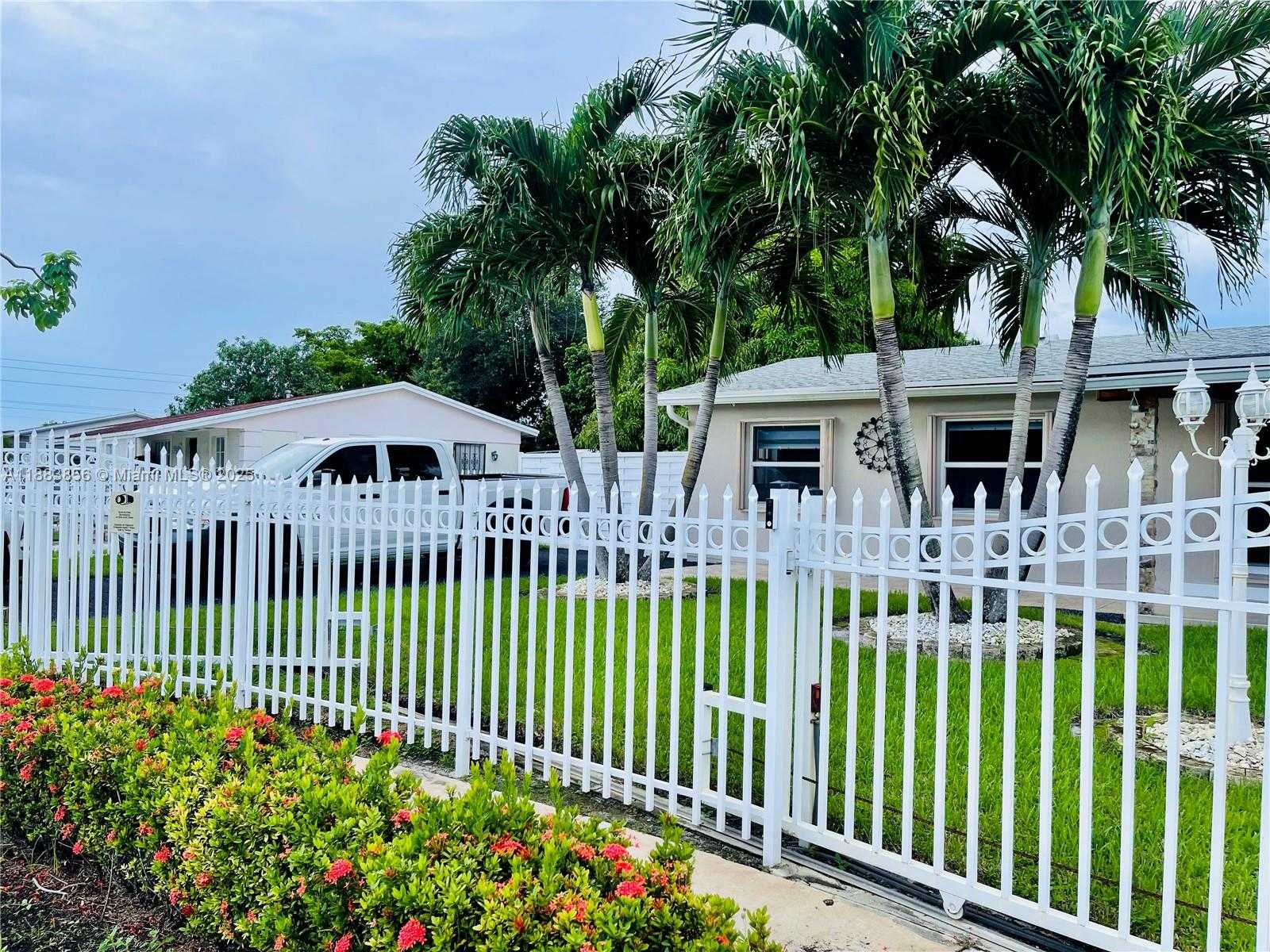 Small Image of 20400 NORTH WEST 40TH CT, Miami Gardens Number 5