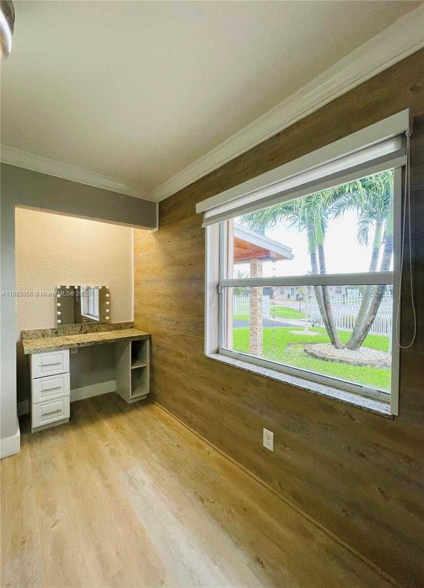 Small Image of 20400 NORTH WEST 40TH CT, Miami Gardens Number 52