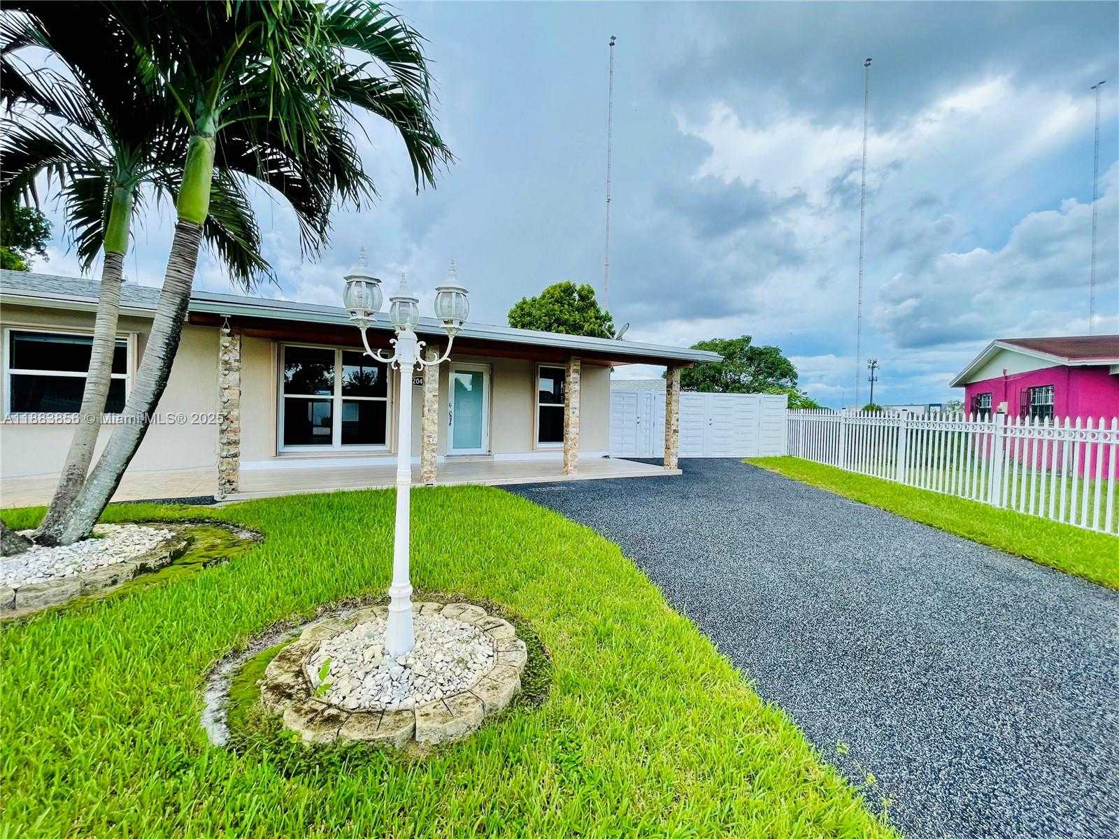 Small Image of 20400 NORTH WEST 40TH CT, Miami Gardens Number 7