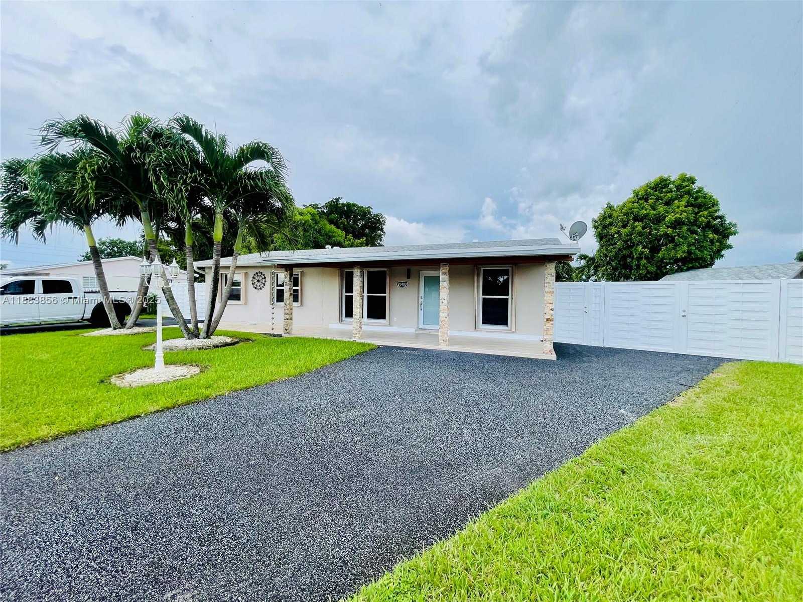 Small Image of 20400 NORTH WEST 40TH CT, Miami Gardens Number 8