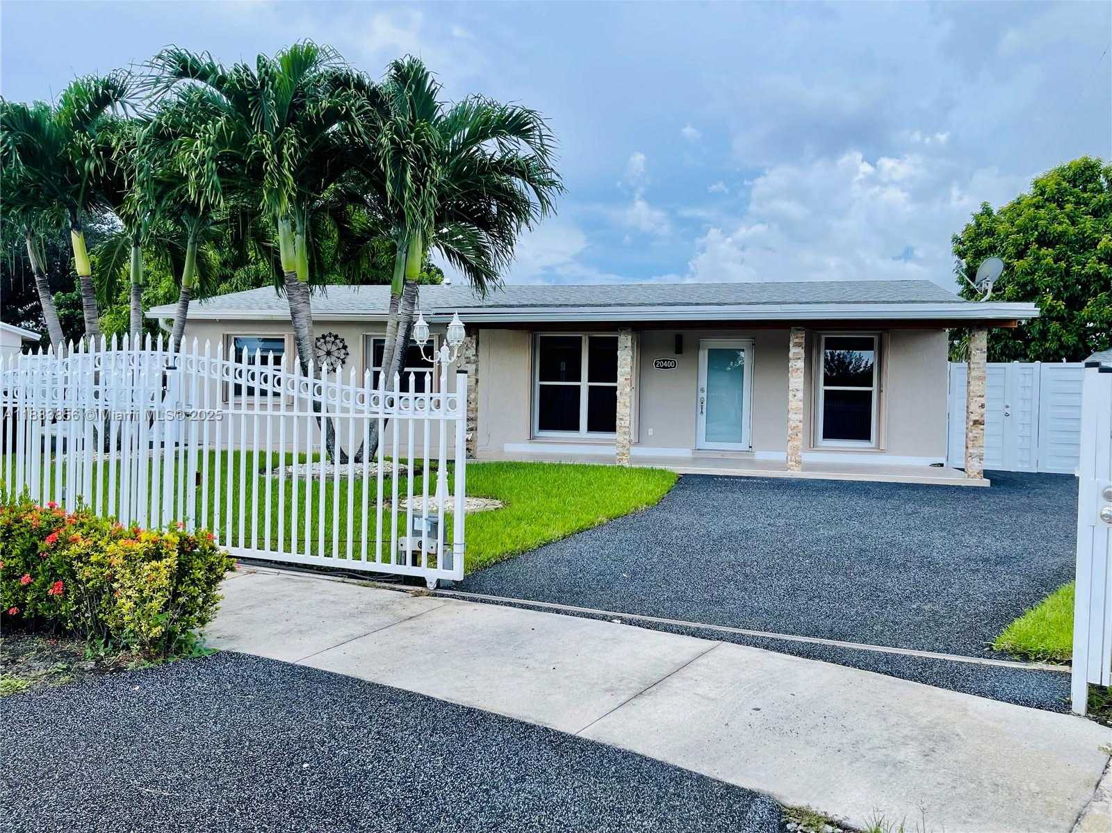 Small Image of 20400 NORTH WEST 40TH CT, Miami Gardens Number 9