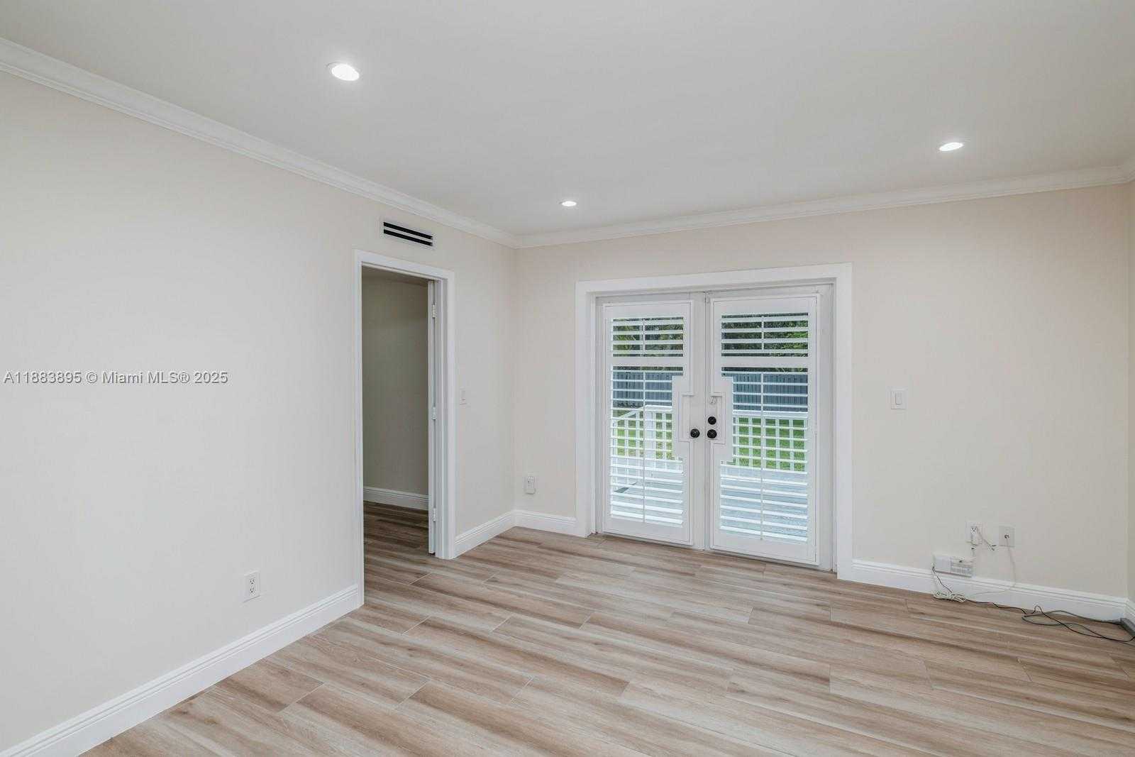 Small Image of 10300 SOUTH WEST 59TH AVE, Pinecrest Number 14