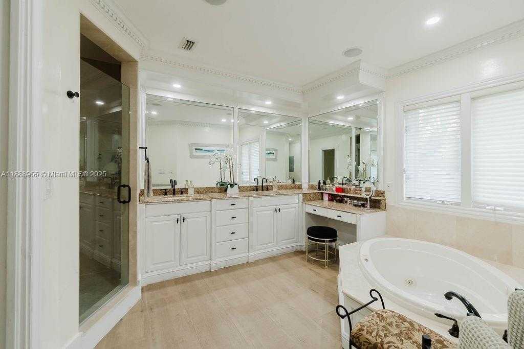 Small Image of 10524 SOUTH WEST 60TH AVE, Pinecrest Number 13
