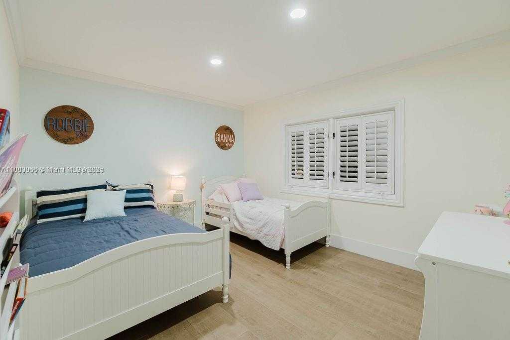 Small Image of 10524 SOUTH WEST 60TH AVE, Pinecrest Number 14