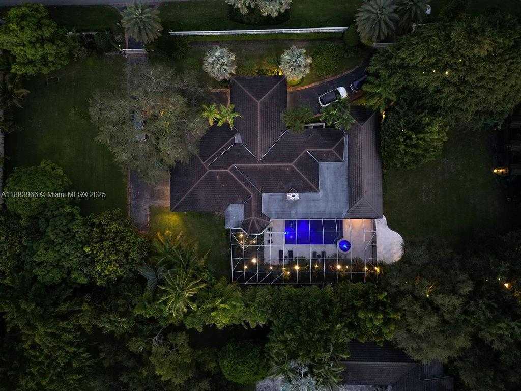 Small Image of 10524 SOUTH WEST 60TH AVE, Pinecrest Number 24
