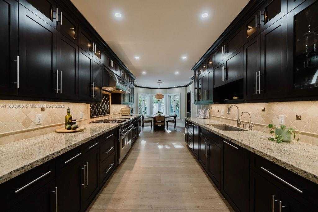 Small Image of 10524 SOUTH WEST 60TH AVE, Pinecrest Number 8