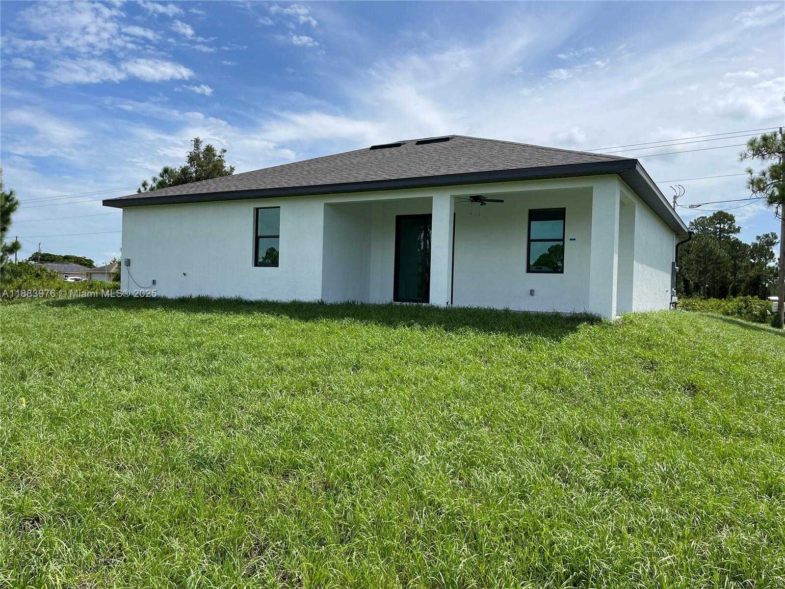 Small Image of 818 ANACONDA AVE S, Lehigh Acres Number 4