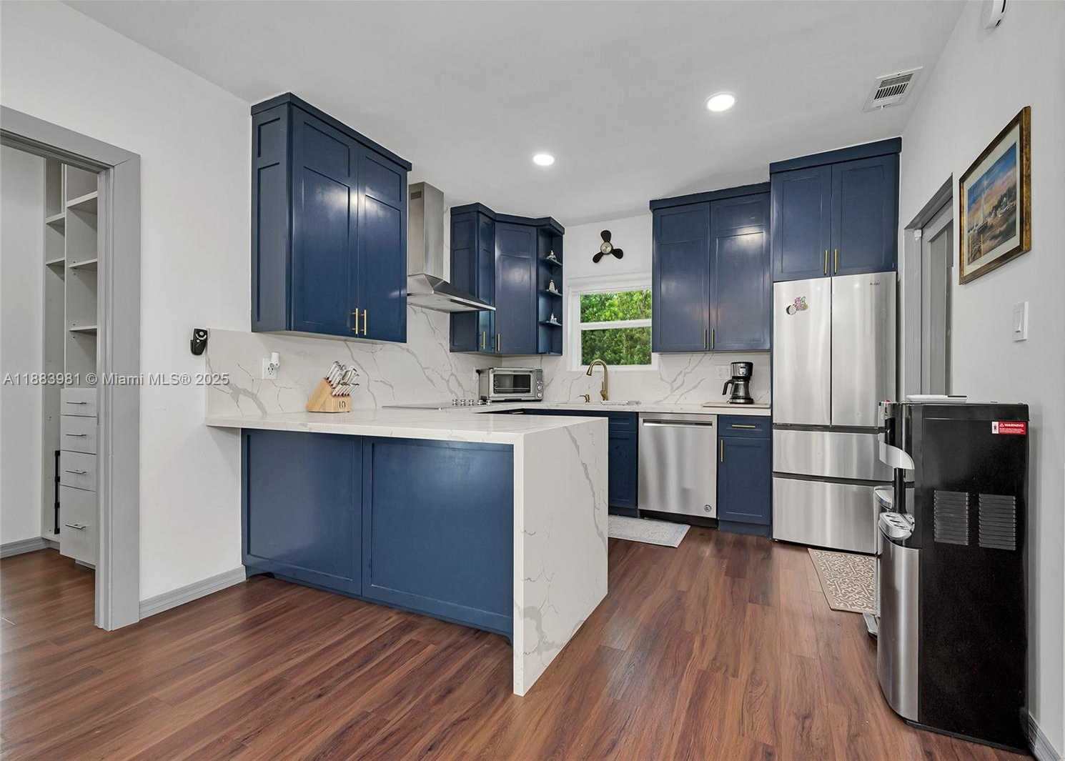Small Image of 335 ROMANO AVE, Coral Gables Number 10